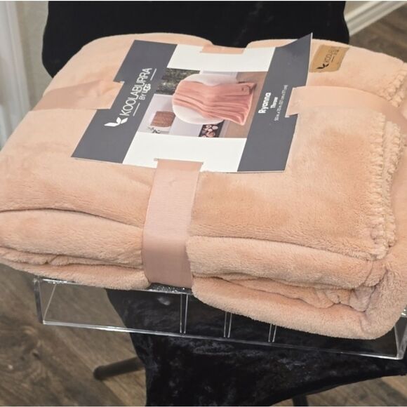 Koolaburra by Ugg Ryanna Throw Blanket - Picture 5 of 5